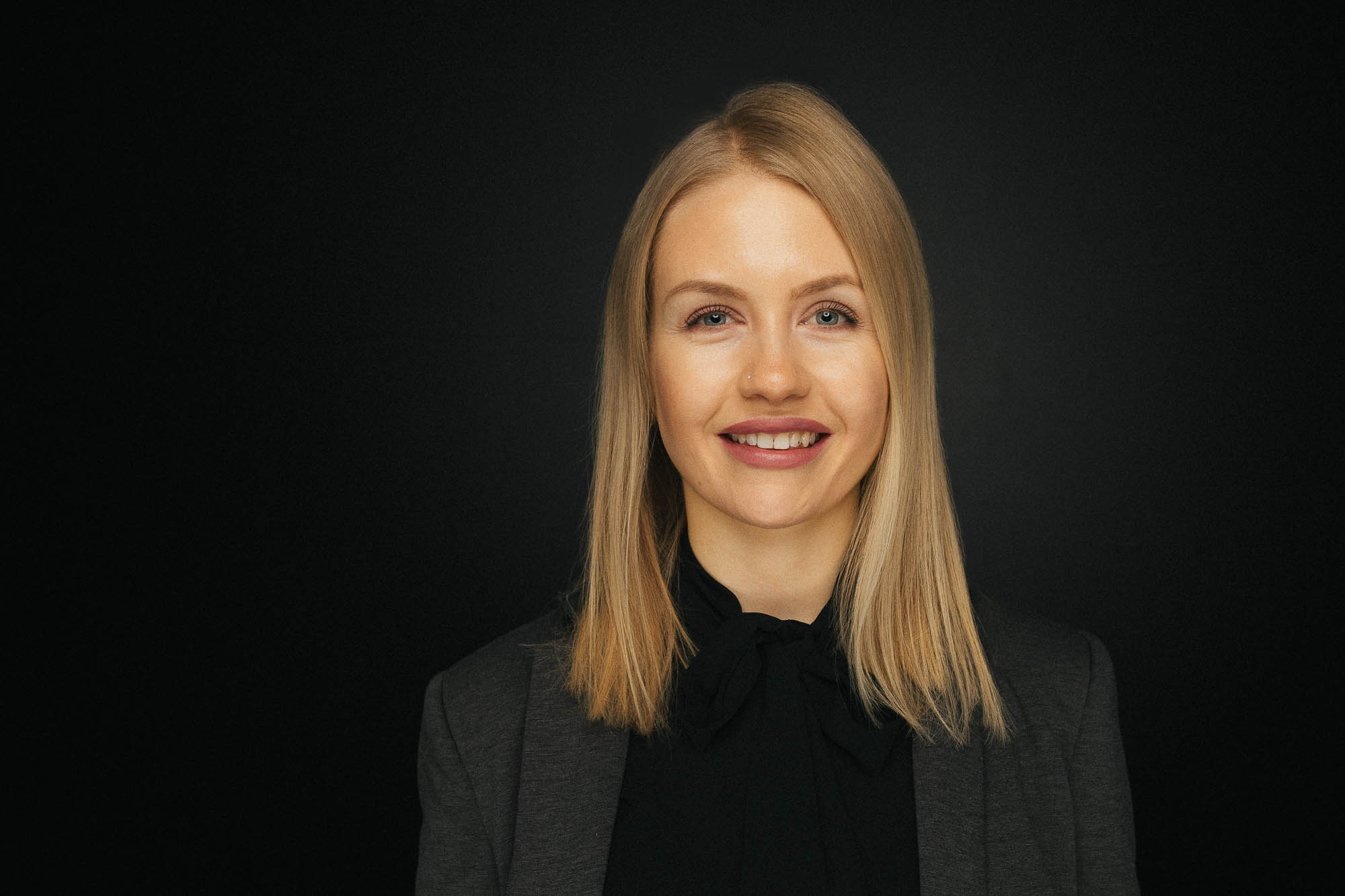 Export x3 Headshot  06038 Dez 01 2019 Bearbeitet Headshots 2019  Miro Nicole Nadine